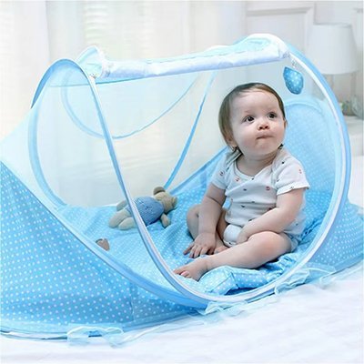 Lit-moustiquaire-bebe-bleu