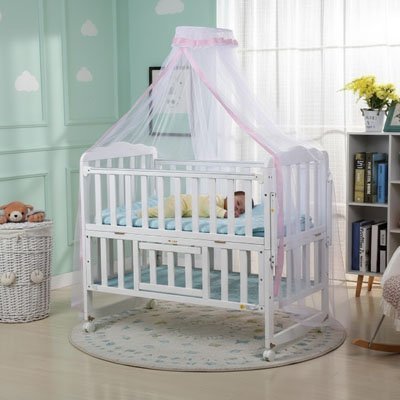 Moustiquaire-lit-bébé-qui-dort